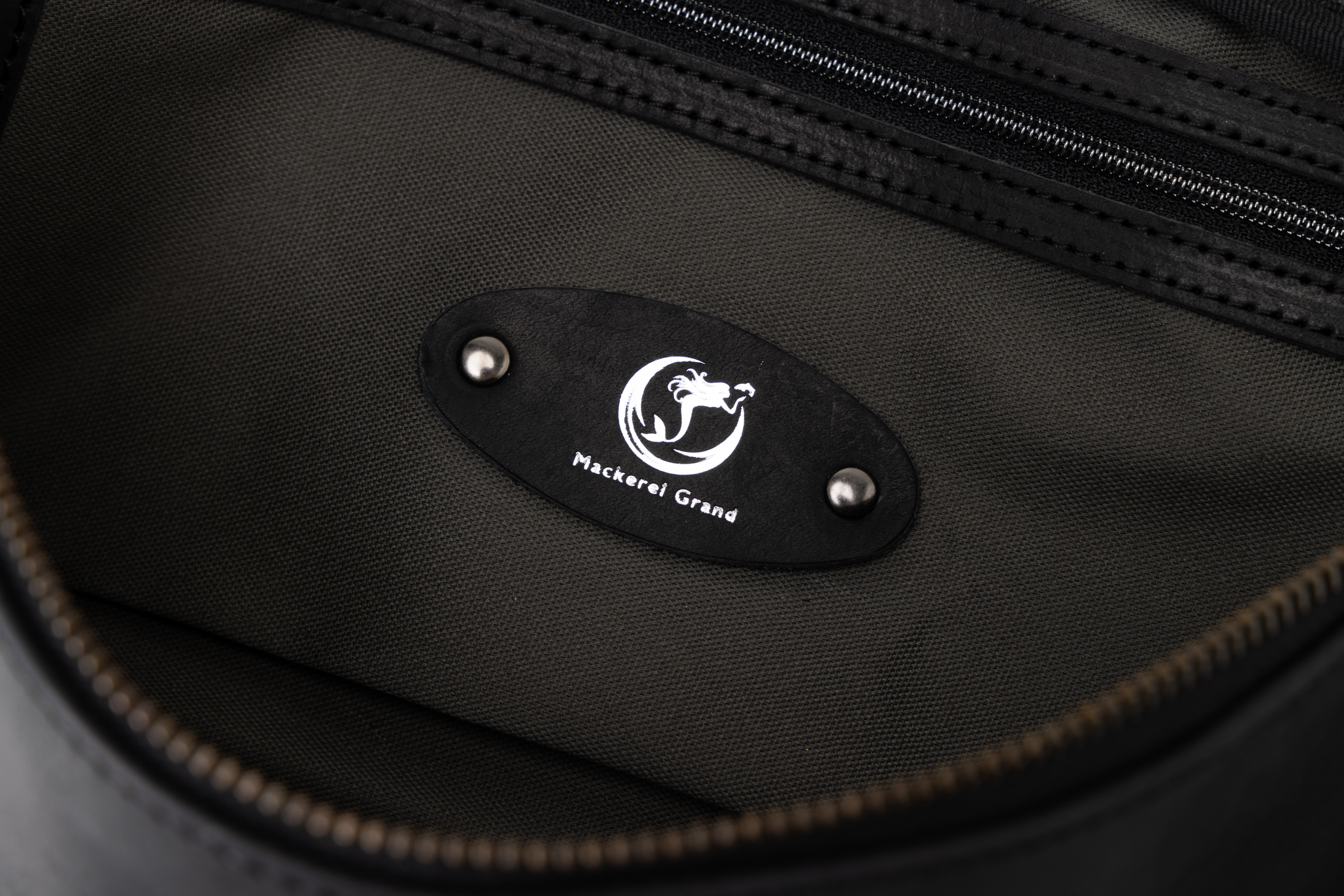 Two-Way Crossbody Bag（BLK）