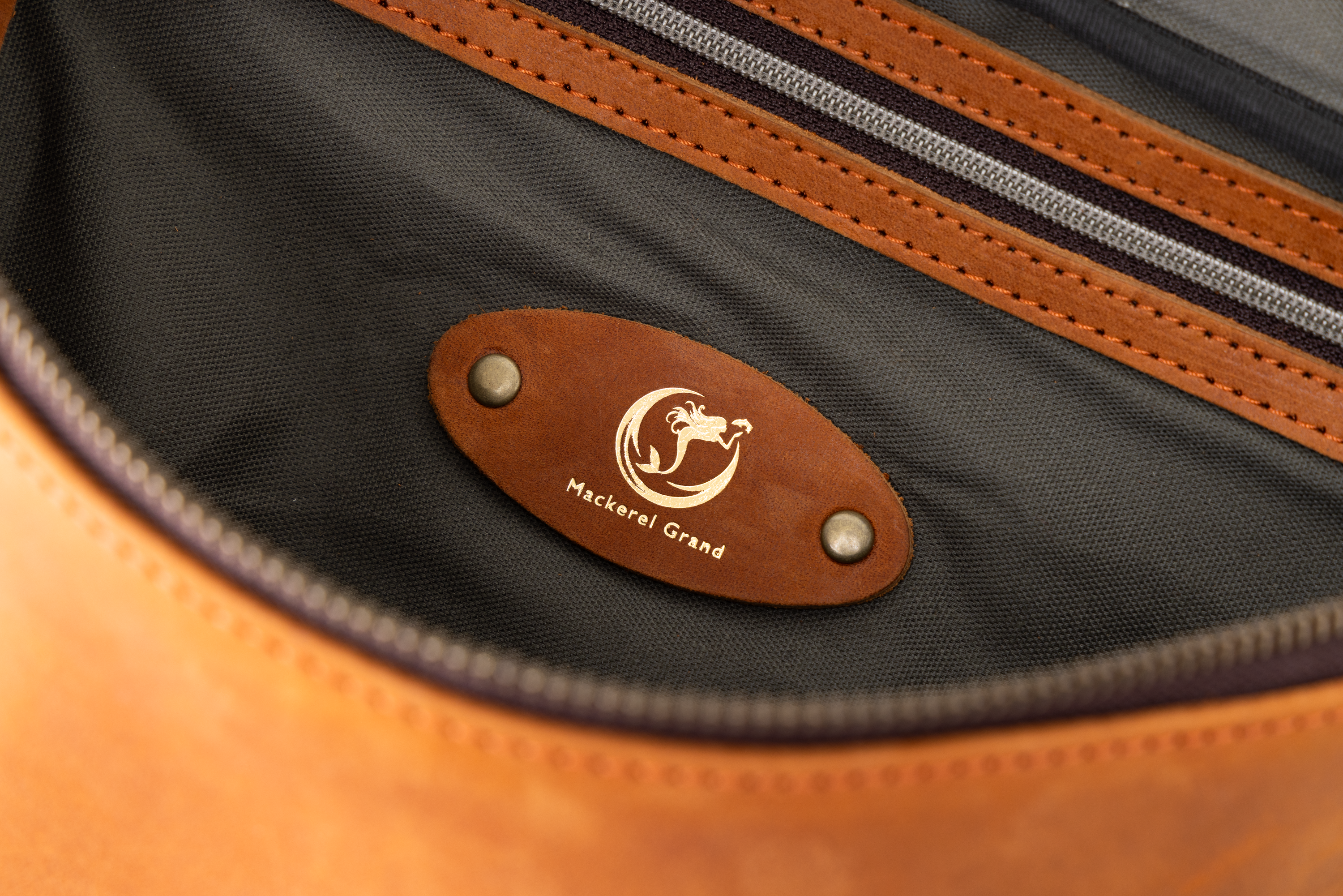 Two-Way Crossbody Bag（BRN）